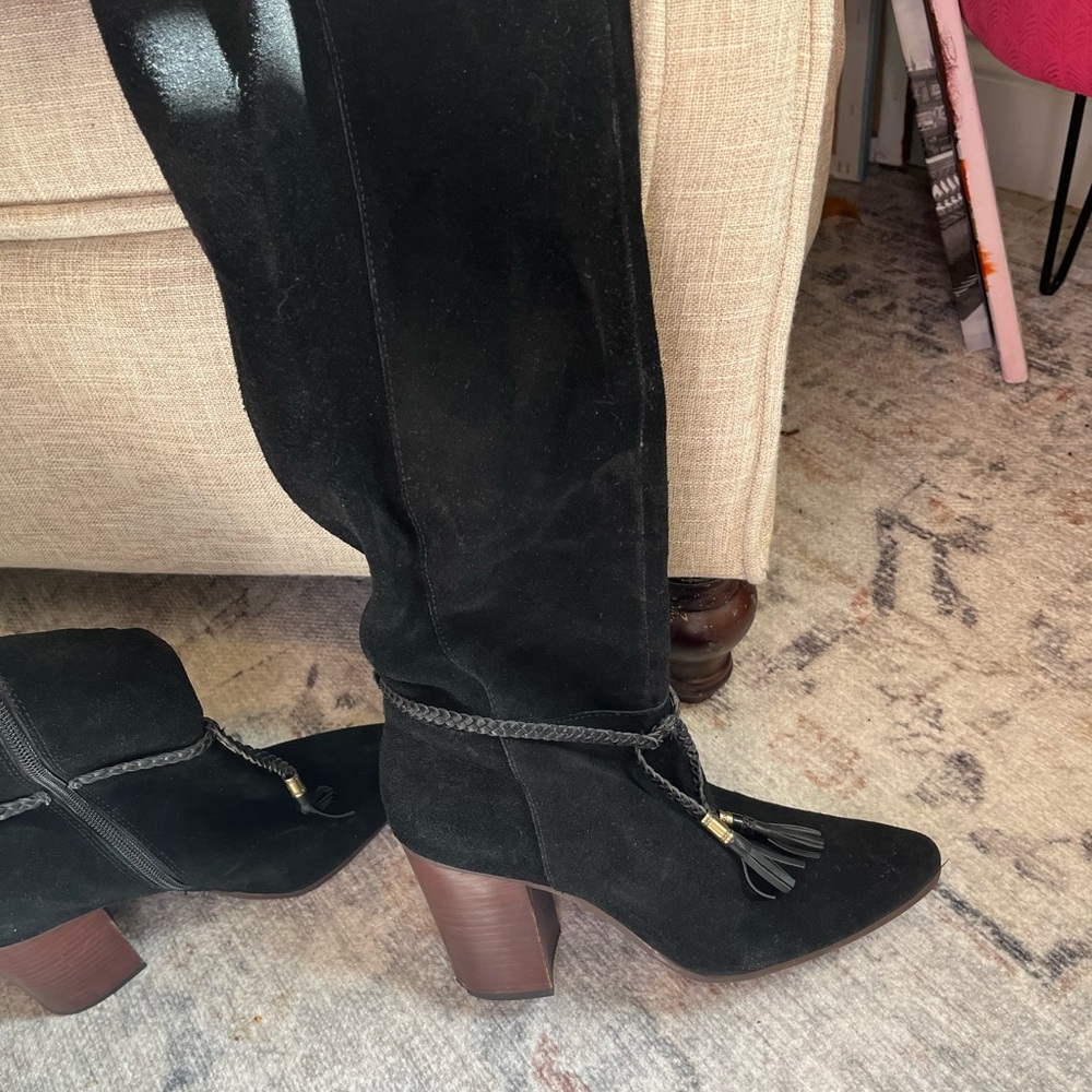Suede black boots gently worn